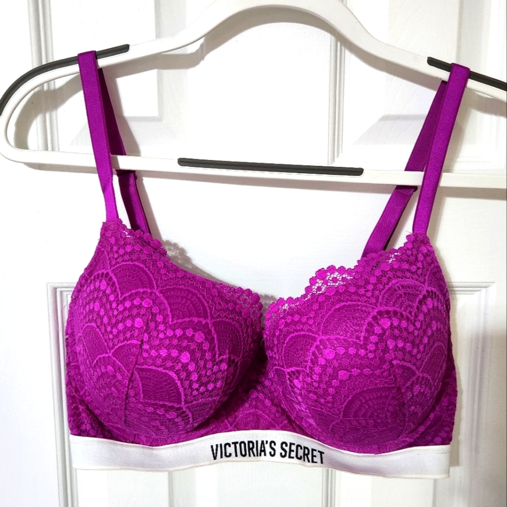 Victoria's Secret T-Shirt Logo & Lace Bra